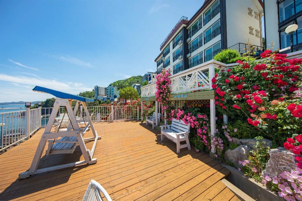 Samcheok CNBLUE Pension
