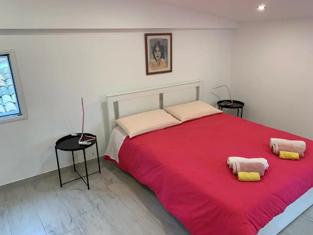 Deni's apartments per 4