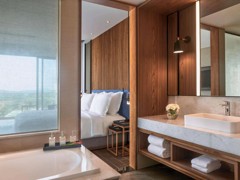 Курортный отель Mövenpick Resort Waverly Phu Quoc
