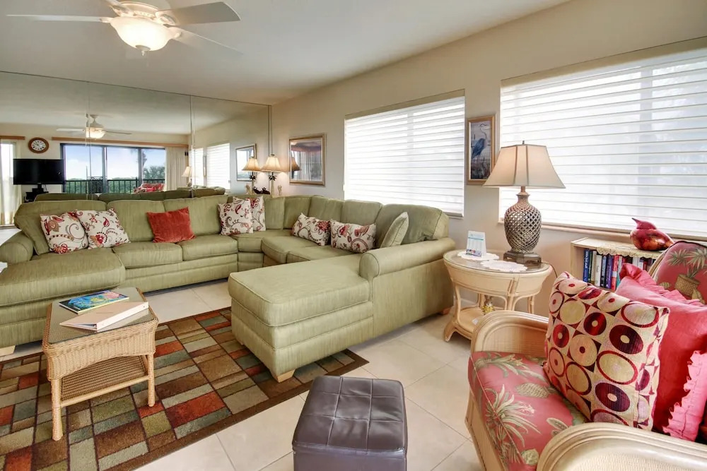 Land's End 201 Building 10 Beachfront/updated Corner Unit!!