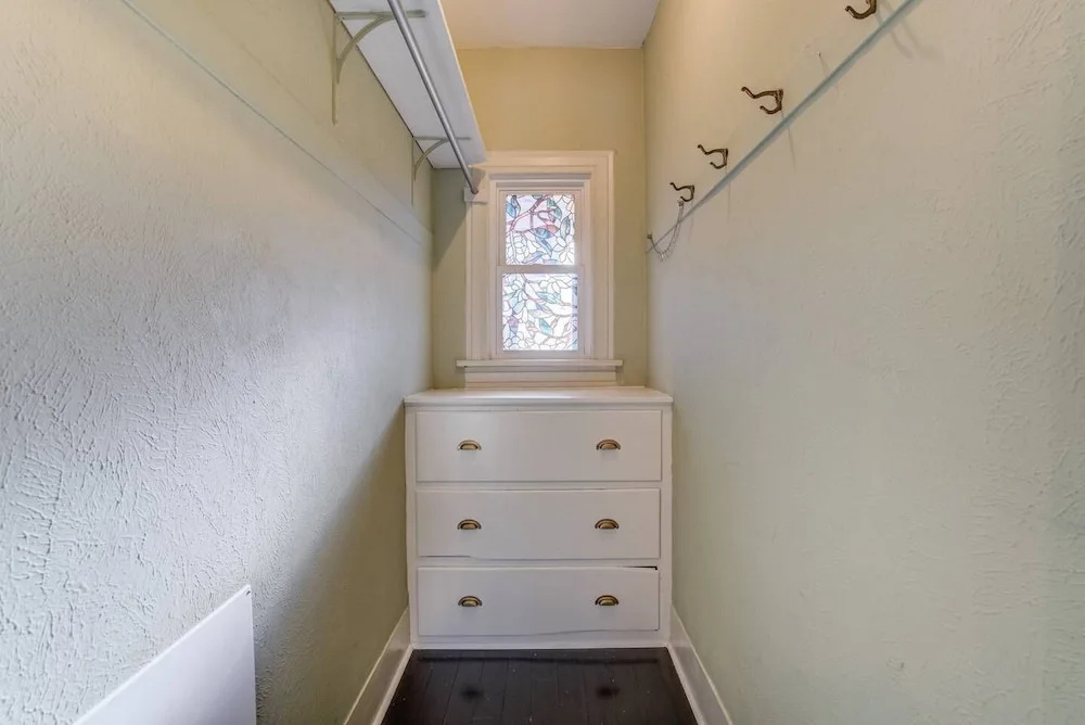 1893 Classic 4 Blocks From Great Dining & Shops