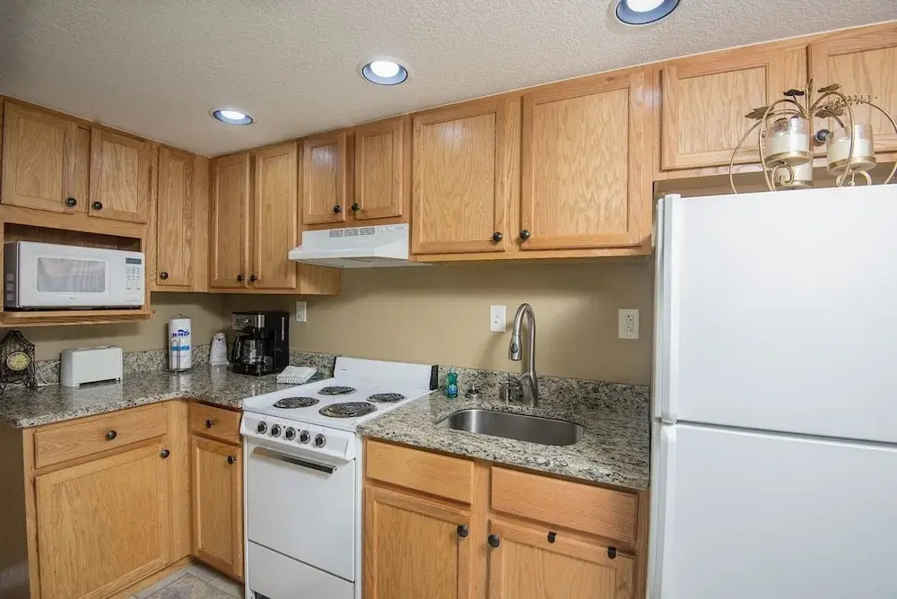 Colonial Crest 112 - Great Location! - You Can Walk To Town! 1 Bedroom Condo by RedAwning