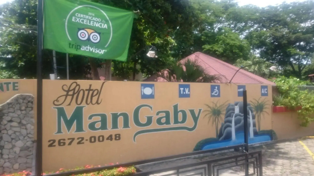 Mangaby Playa Hermosa