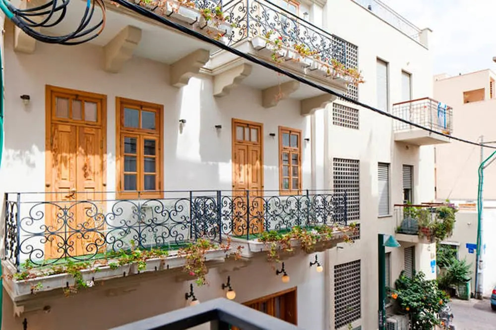 Charming 2 BR Parking Near Beach