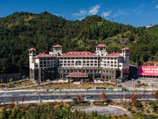 Junlin.Crescent Bay Hotel