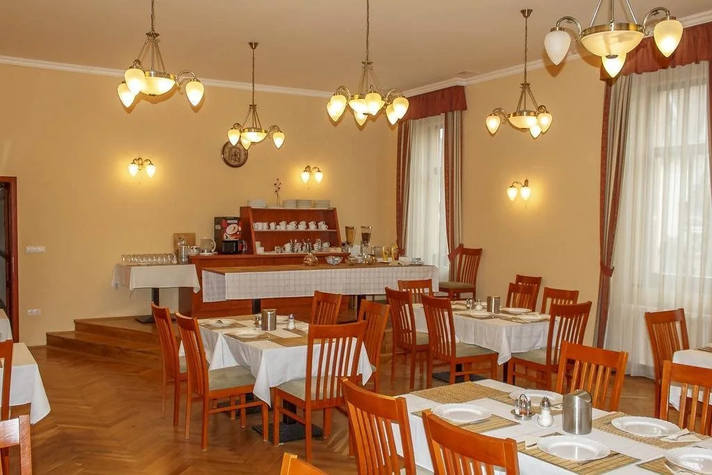 Pannon Hotel Bejelentkezés 20 óráig, Check-in until 20 oclock, Einchecken bis 20 Uhr