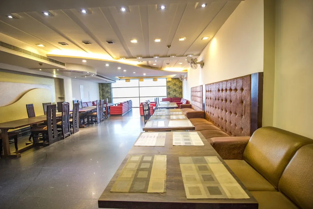 Hotel Aamantran Inn