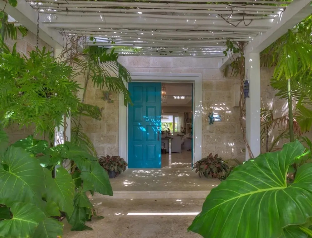 Golf-front Villa With Large Garden and Pool Area in Exclusive Beach Resort