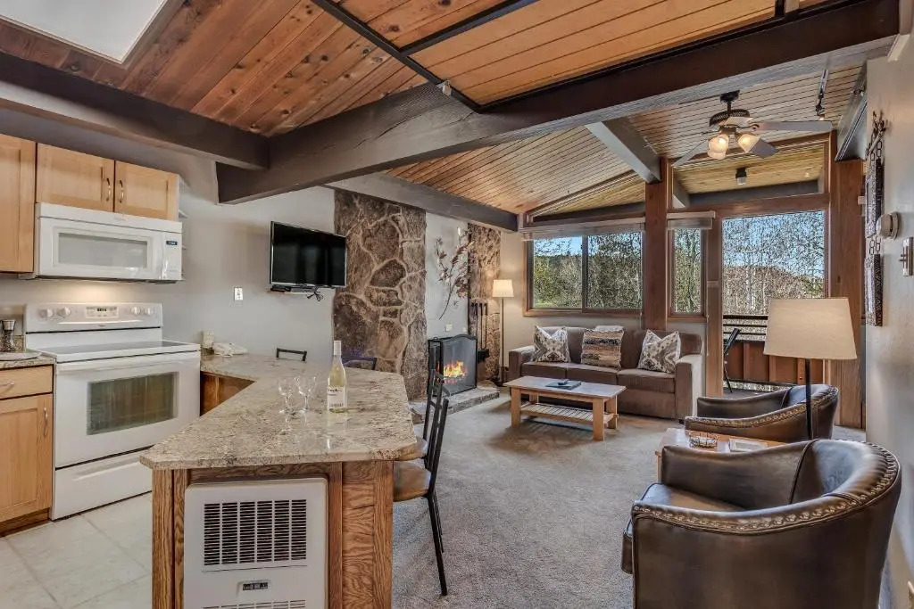 Laurelwood Condominiums Studio Deluxe Unit 115