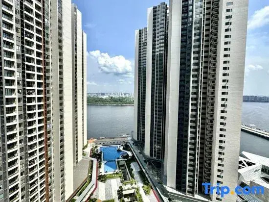 R&F Seaview Suite 2B2B Walking to CIQ