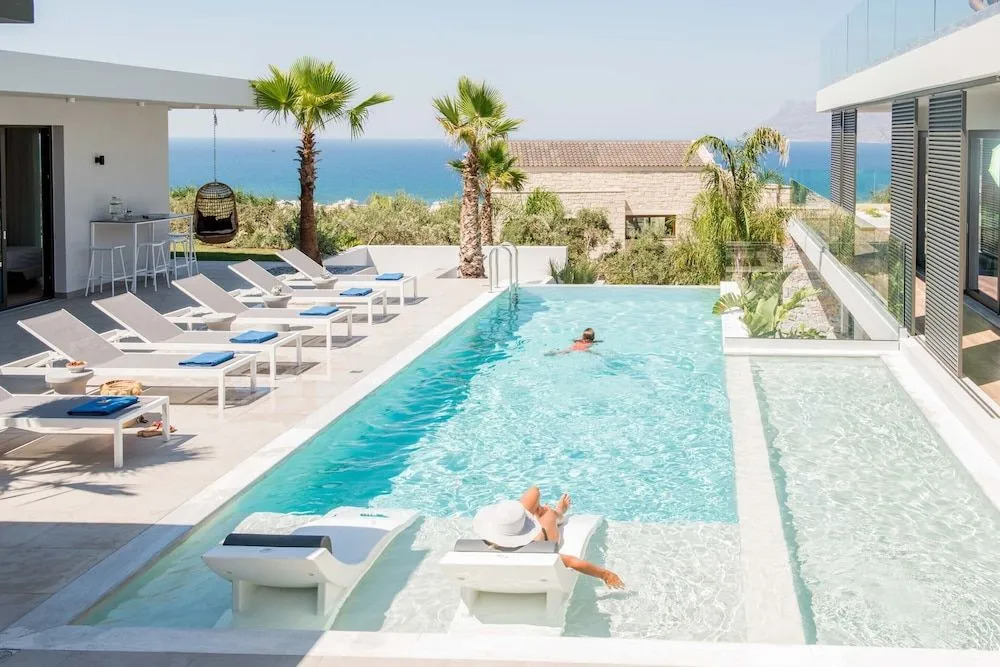 Villa Lydia I Superb views, two pools, next to the city