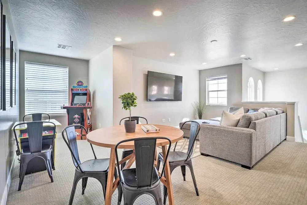 Red Cliff Views & Community Perks: Utah Townhome