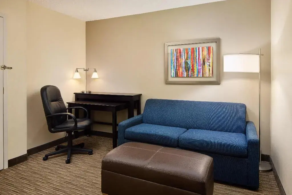 Holiday Inn Express & Suites Alpharetta by IHG