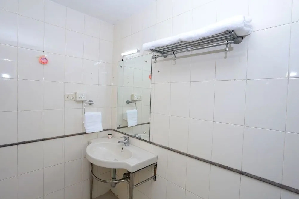 OYO 28424 Coastal Residency