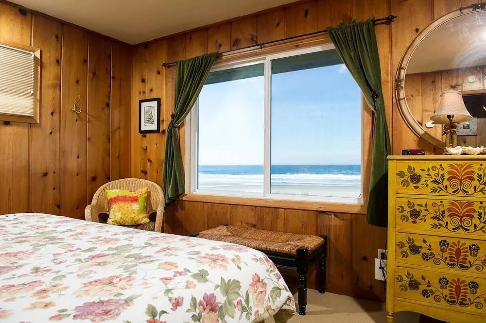 Beach Bungalow - Roads End
