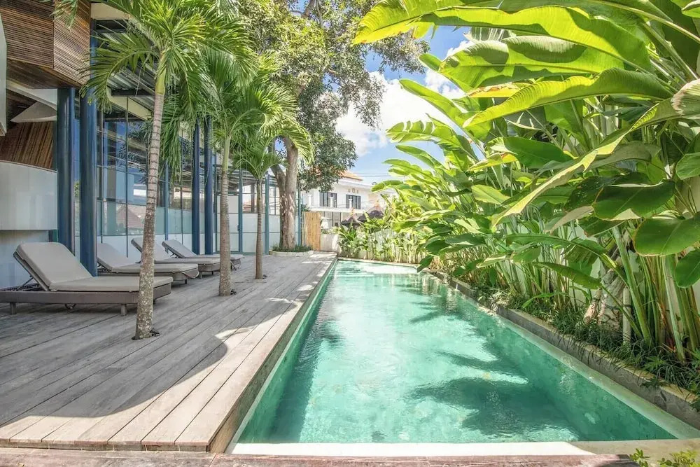 Elegant 1BR Loft With Art Deco Flair, Shared Pool