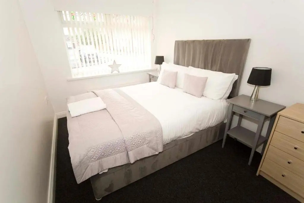 Belmont Budget Apartment