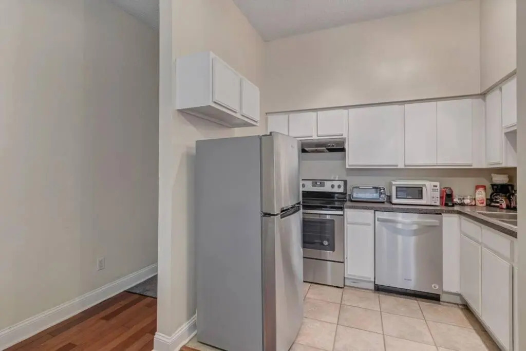 LT Stay Discounts! Cozy 2 BR Apt - Pet Friendly!