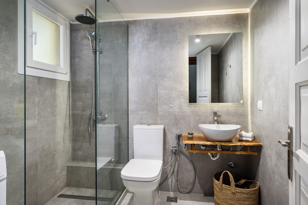 Baracunda Seaview Apartments with private Hot Tub by Konnect