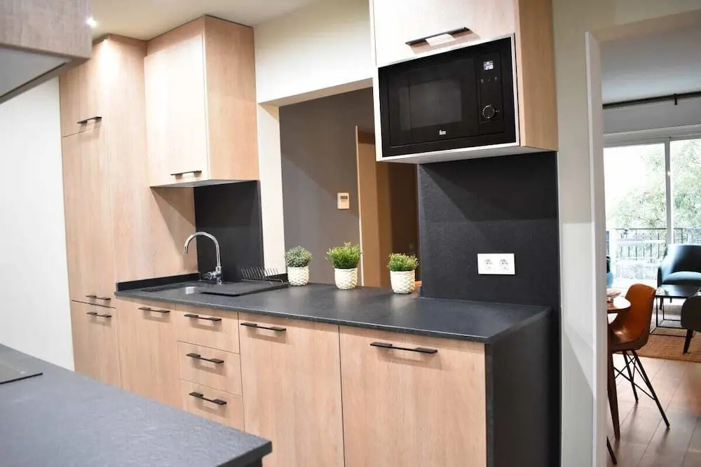 Designer 4 Bed Apt W Balcony Near Plaça Catalunya