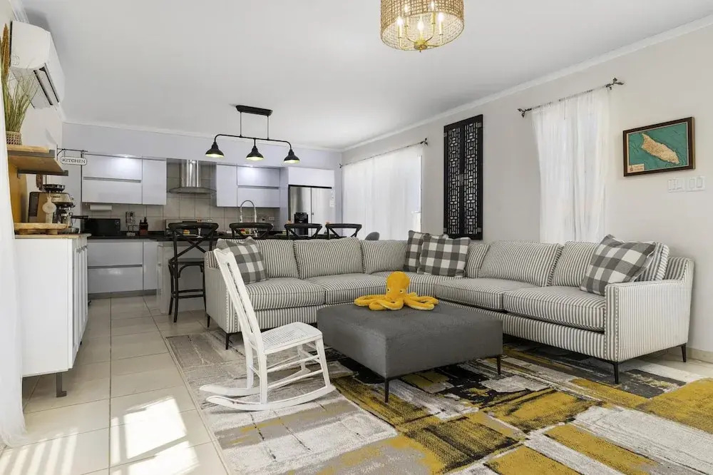 Beautiful 3br4ba Amazing Location w Private Pool