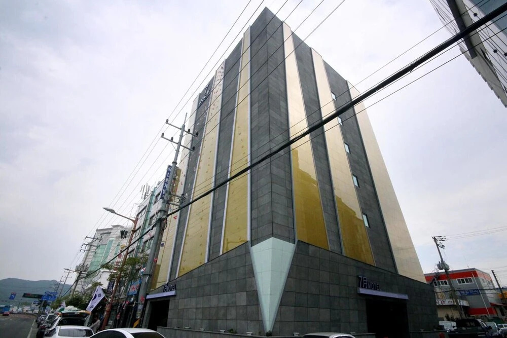 Hotel July