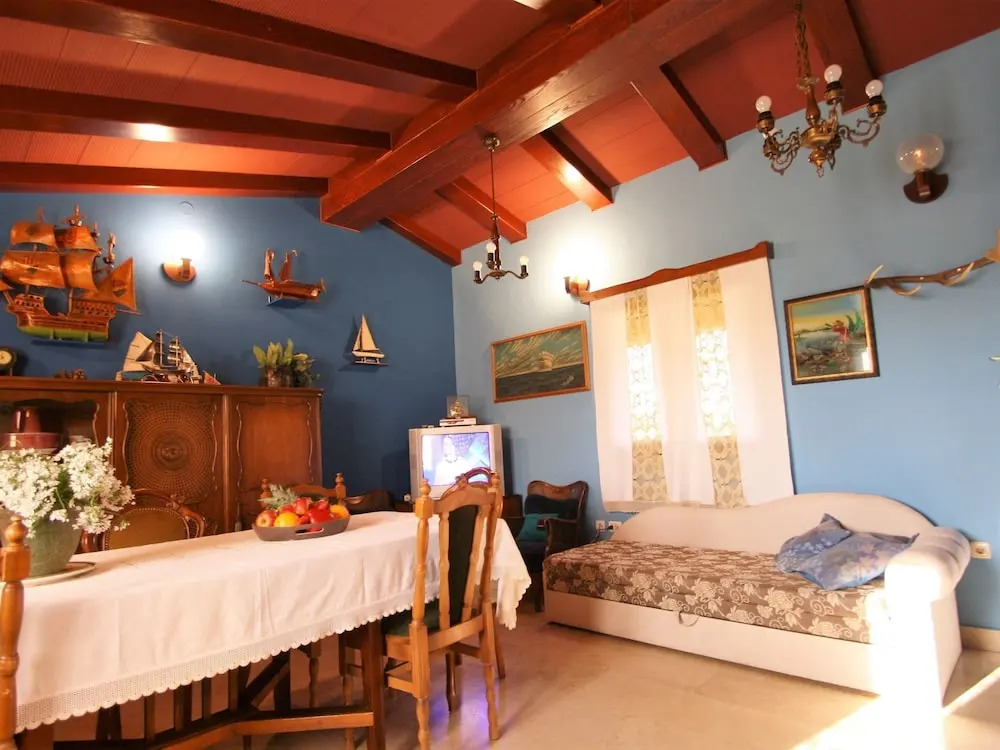Cosy Holiday Home For Max 4 Persons Surrounded With Meadows And Vineyard