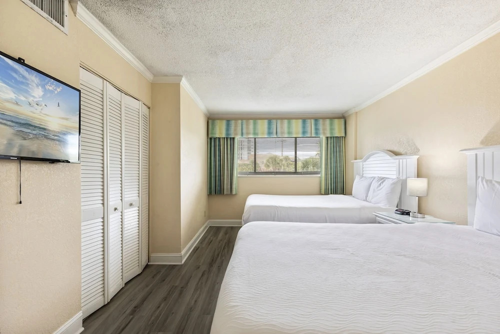 2BR Ocean View Condo w Private Balcony