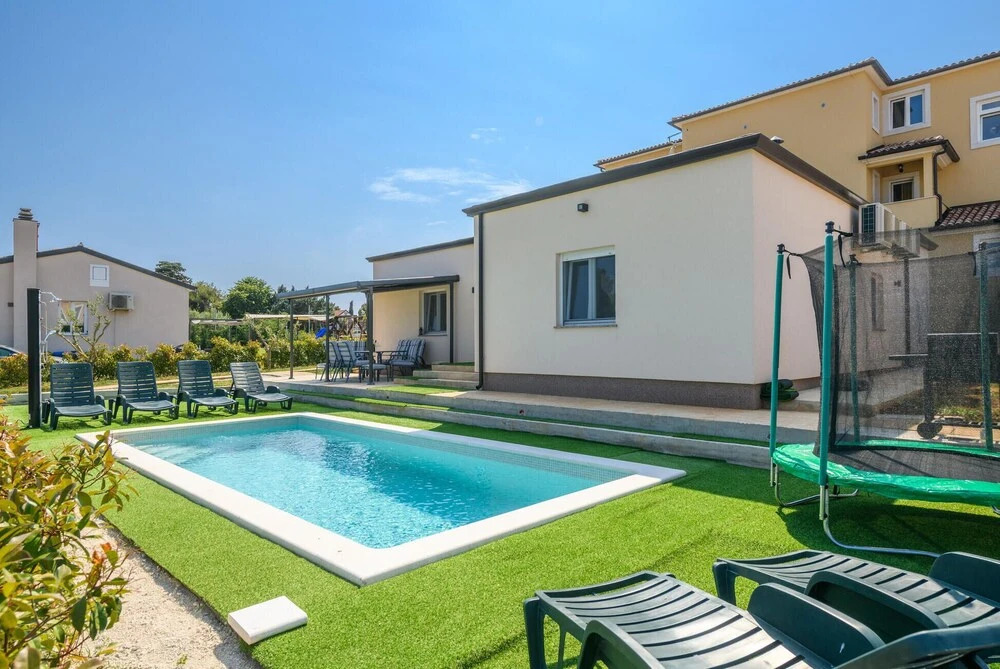 Lovely Home In Banjole