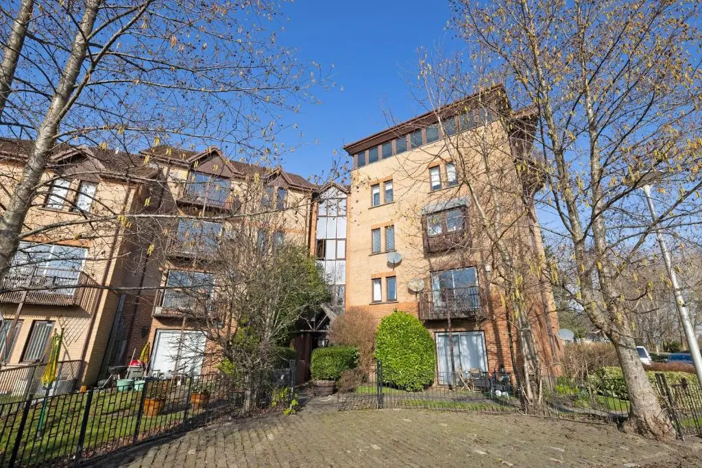 JOIVY Bright 3-Bed Flat Overlooking The Clyde