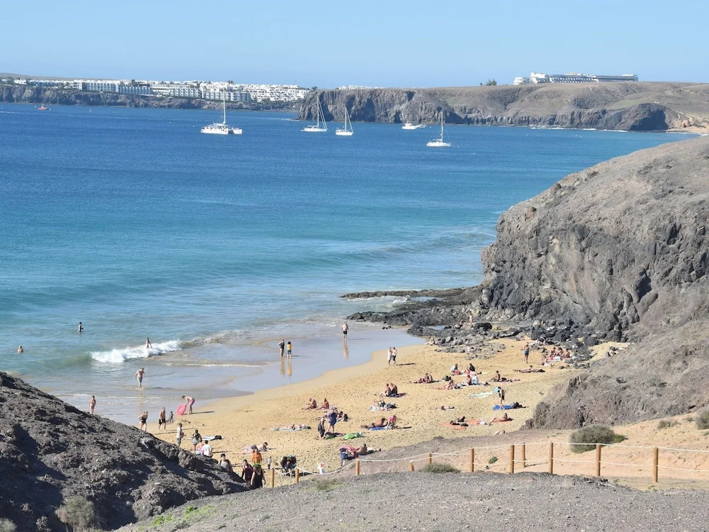 Lavish Holiday Home in Playa Blanca with Pool