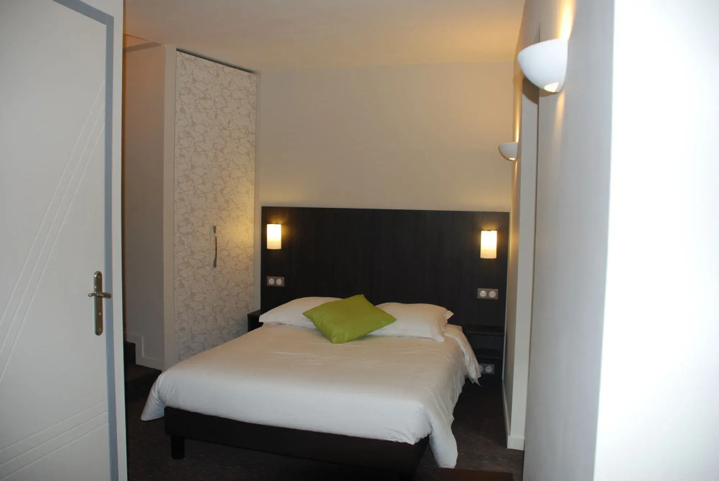 Ruthenium Hotel