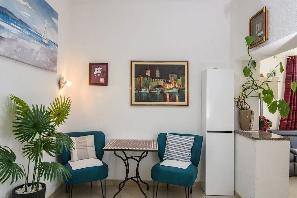 Modern Apartment in Arbanija with Hot Tub
