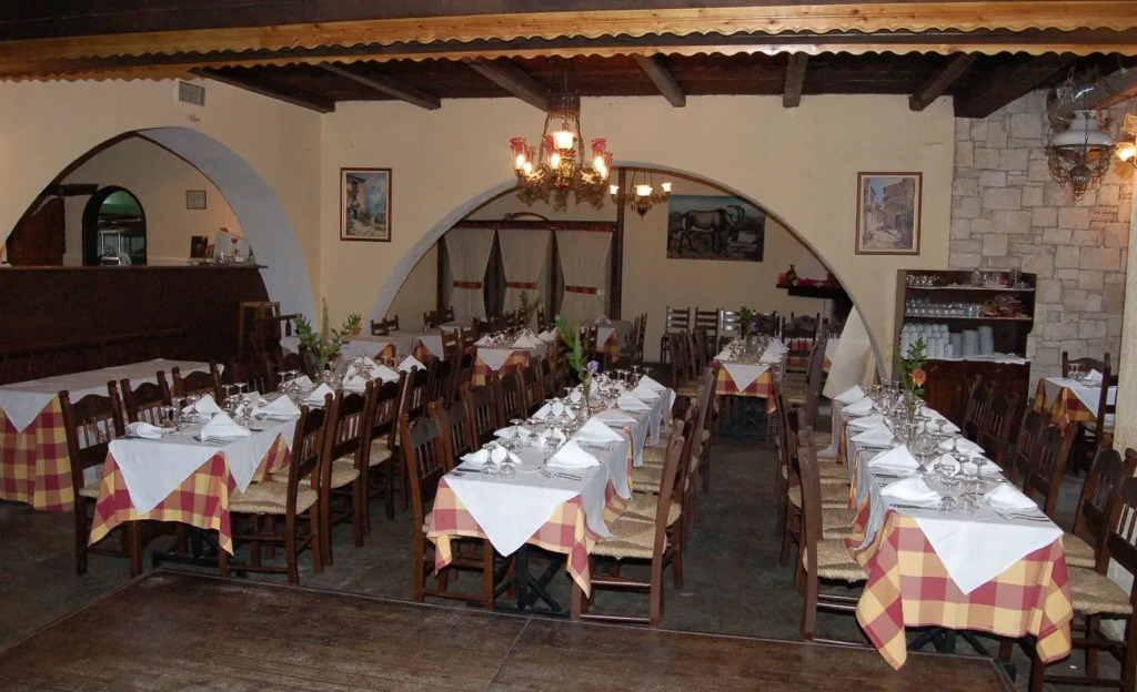 Arolithos Traditional Village Hotel