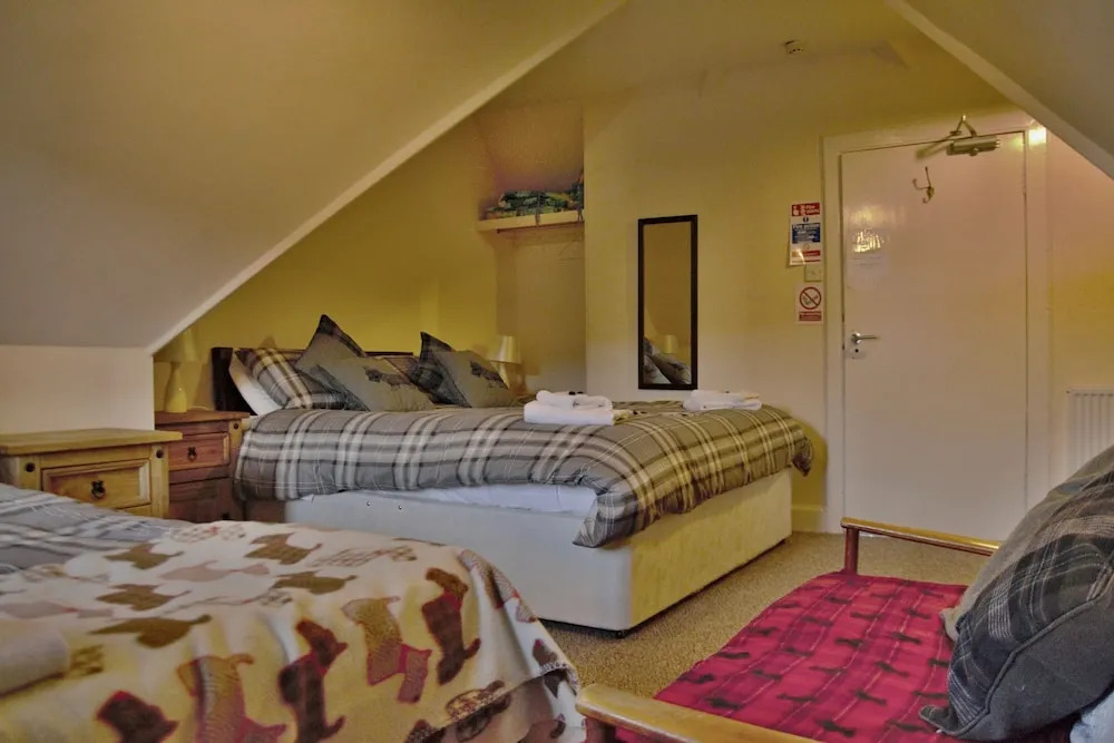 The Hopetoun Arms Hotel