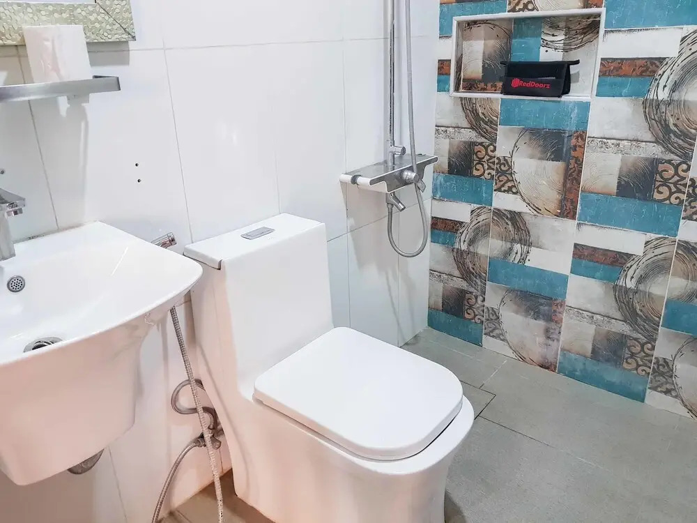 RedDoorz Plus near Holy Name University Medical Center