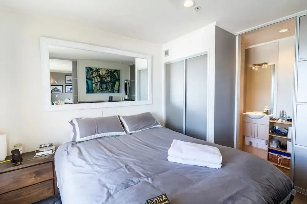 Sunny 2 Bedroom Flat in Grafton with City Views