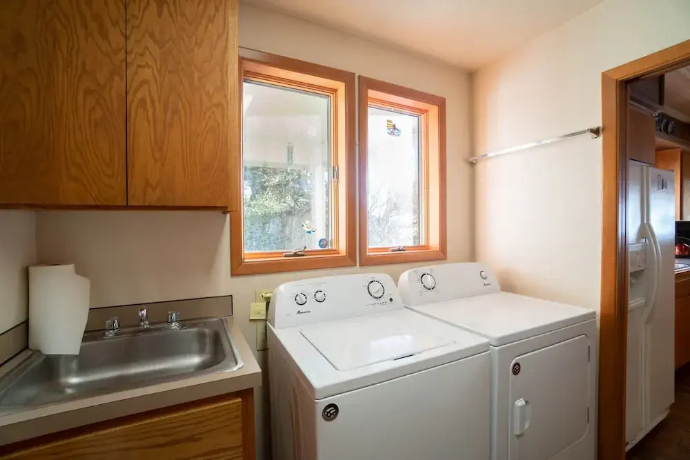 Gene's Coastal Escape 2 Bedrooms 2 Bathrooms Home