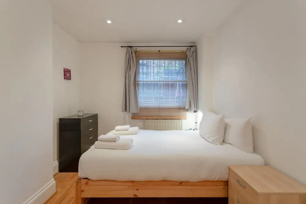 2 Bedroom Apartment With Garden in Chelsea