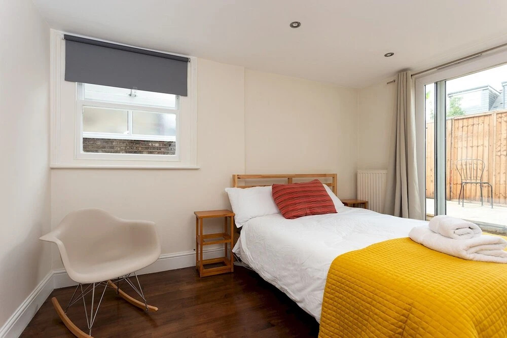 Spacious 1 Bedroom Garden Flat In Clapham Town