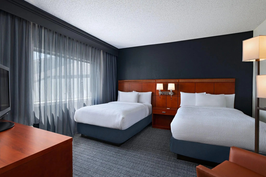 Courtyard by Marriott Dallas Arlington Entertainment District