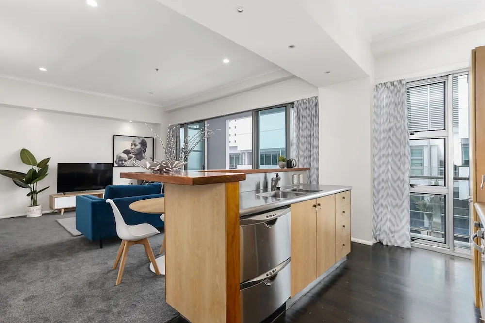 *BRAND NEW* Contemporary 1 bdrm - Prime location!