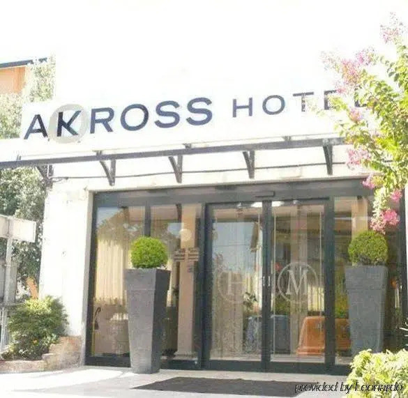 Akross Hotel