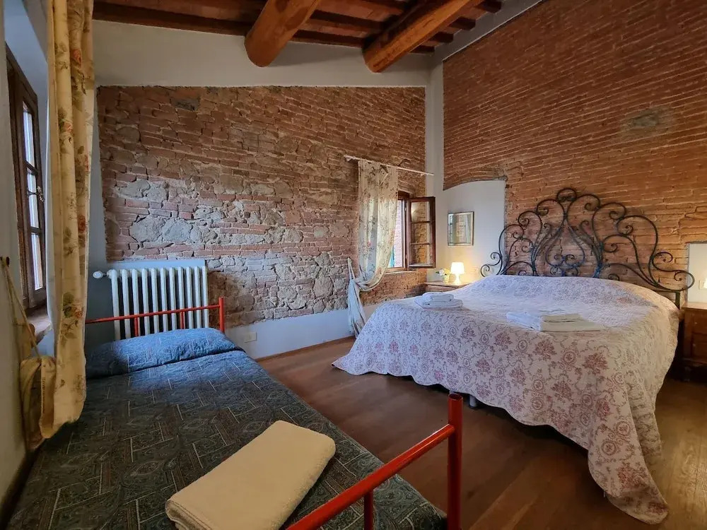 Farmhouse in Tuscany With Pool & Near Montecastello