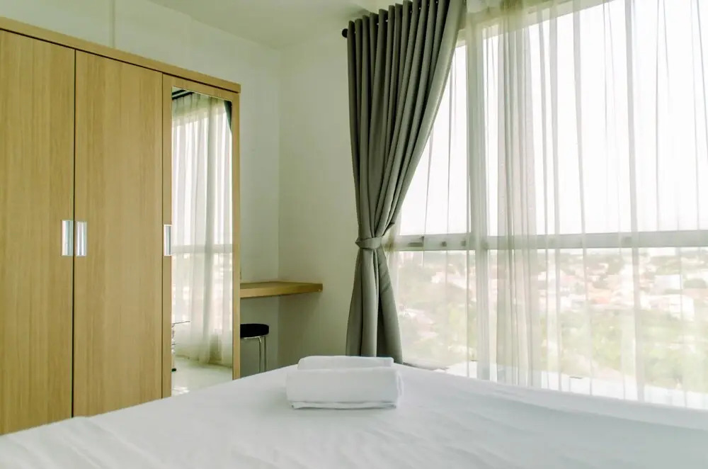 Comfort And Minimalist 2Br At Skylounge Tamansari Apartment