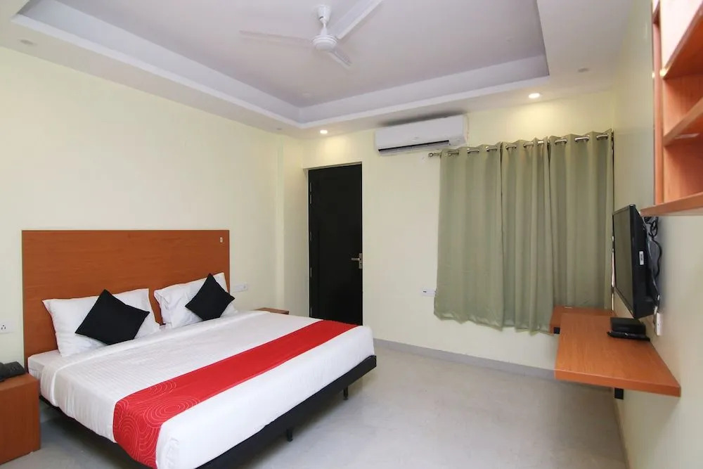 OYO 20032 SilverKey Medanta