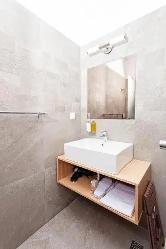 Hotel Roser House Boutique - pe malul lacului Colibita