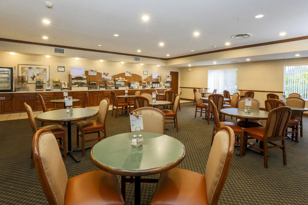 Holiday Inn Express Rochester NE- Irondequoit by IHG