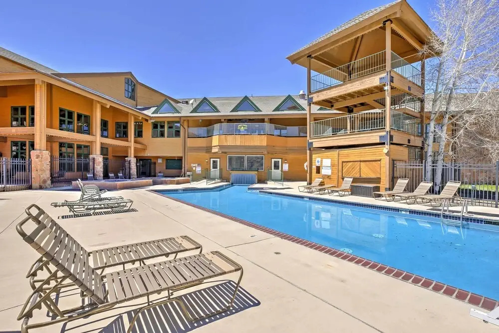 2 Mi to Skiing: Studio w/ Pool Access in Granby!