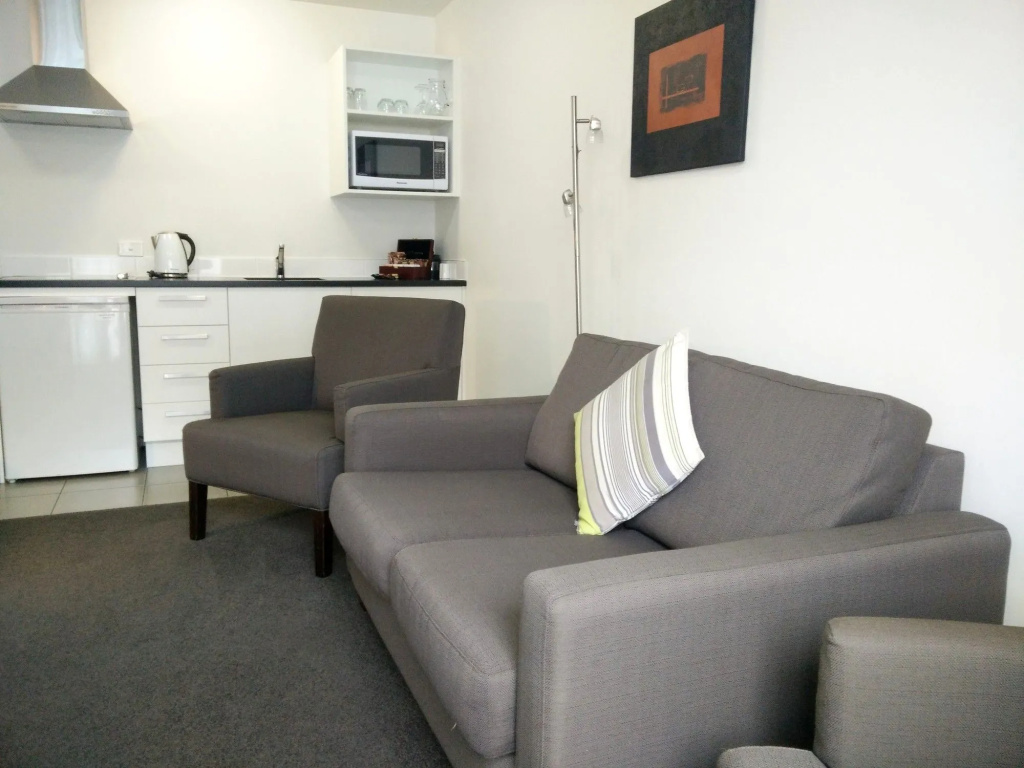 Airport Palms Motel